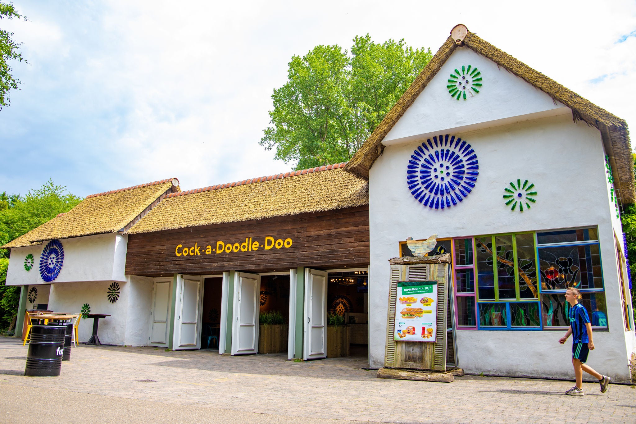 The entrance of the restaurant cock-a-doodle-doo at walibi 