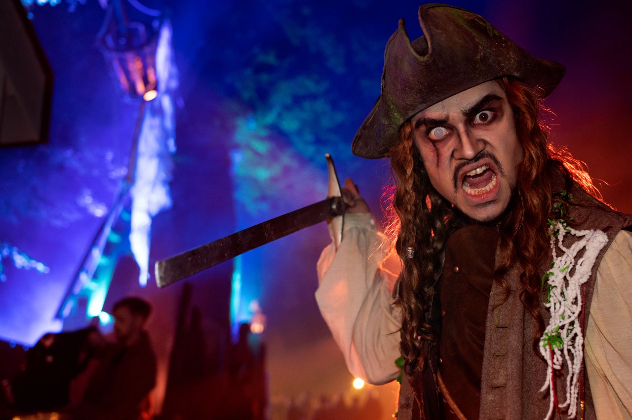 Verkaufe deine Seele an einen Piraten in der Pirate's Cove - Scare Zone - Halloween Fright Nights