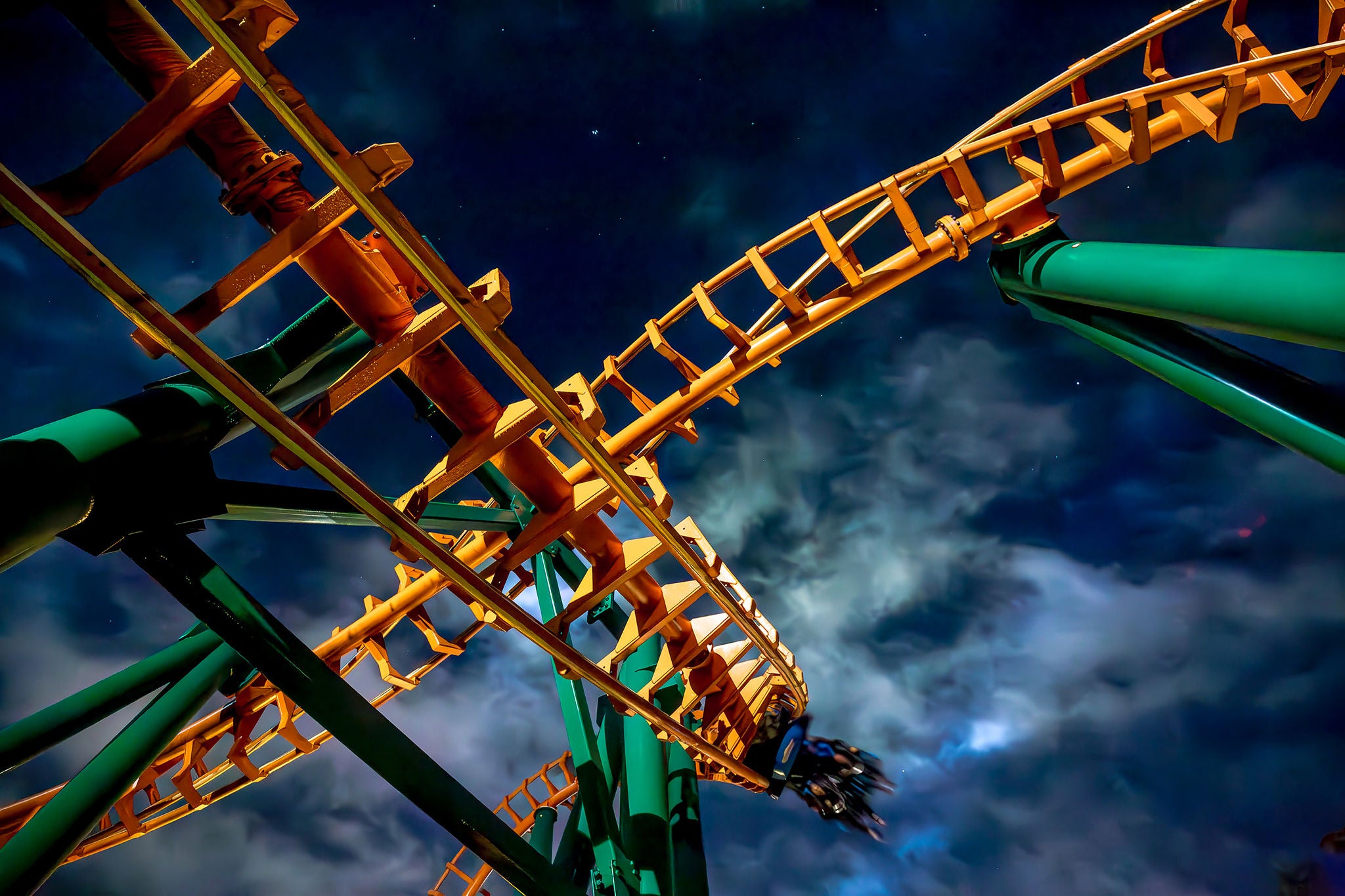 A ride in Condor with no queue during Halloween Fright Nights.