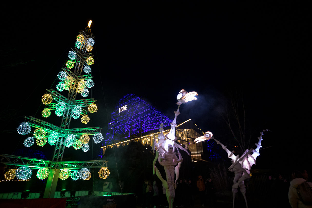 Winterunterhaltung im ganzen Park während der Bright Nights.