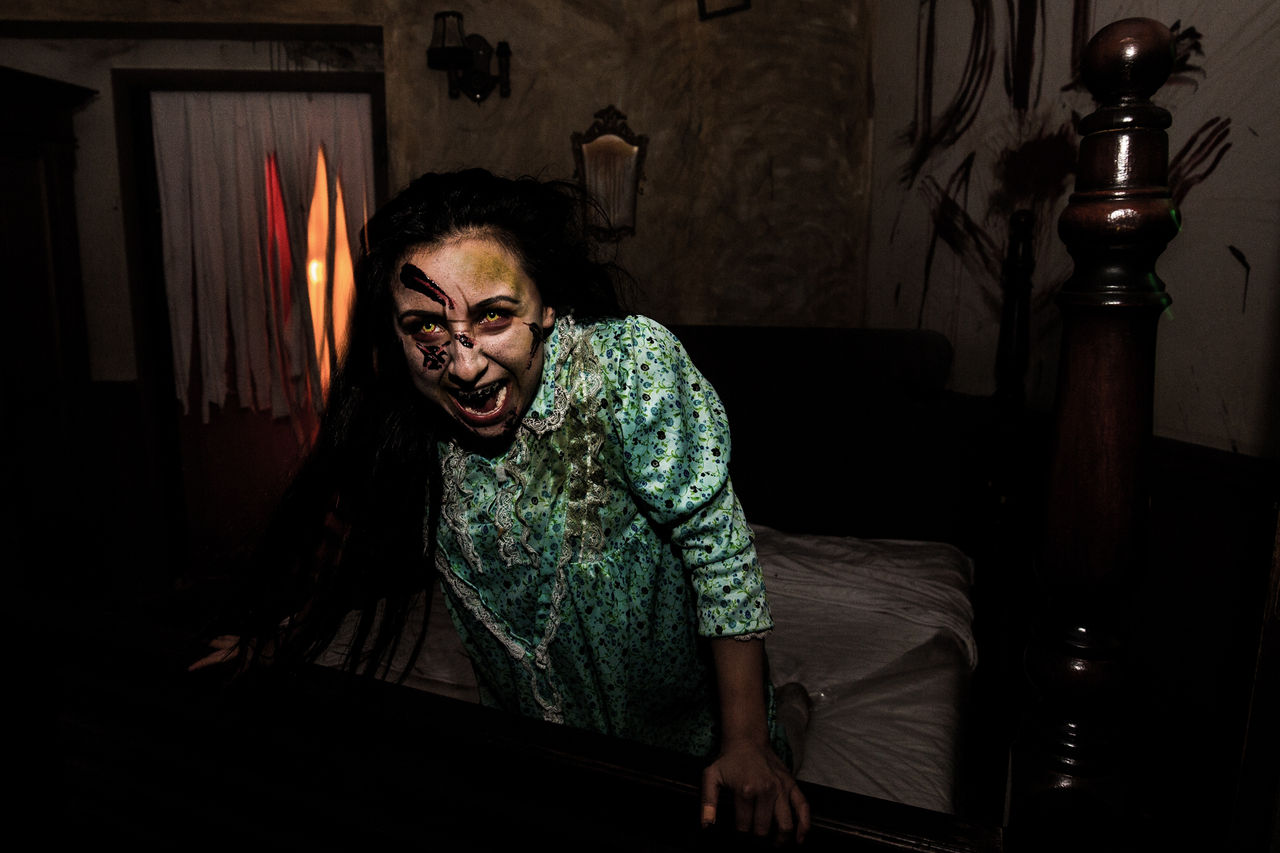 The horror come alive inside The villa - Haunted House - Halloween Fright Nights 